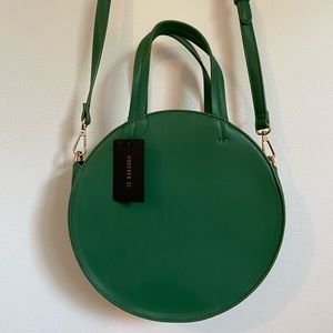 NWT GREEN ROUND PURSE 💚